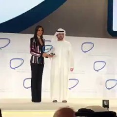 تكريم نادين نجيم في قِمة "روّاد التواصل الاجتماعي" بدبي