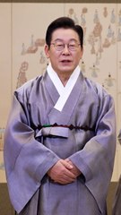 李대통령 부부, 연보랏빛 한복 입고 추석인사 "어려움 이겨낼 것"