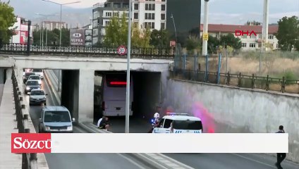 Ağrı 1970 Spor'un takım otobüsü, Kayseri'de altgeçide sıkıştı