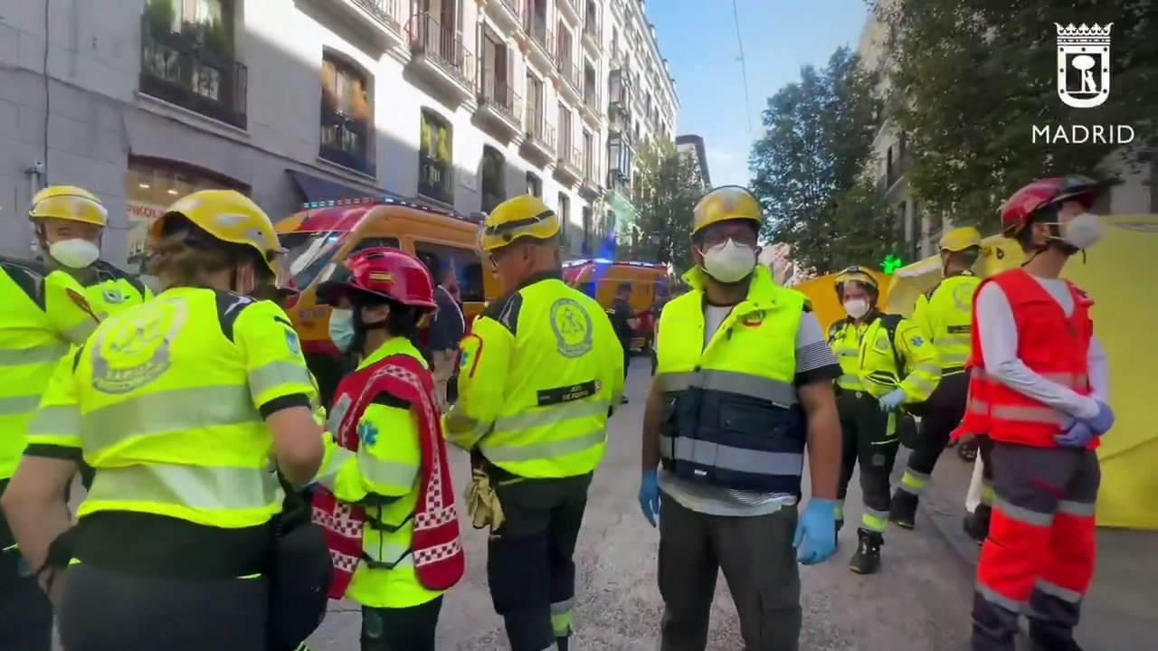 Varios heridos por el derrumbe de un edificio en pleno centro de Madrid: “Puede haber más atrapados”