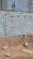 مواطن سعودي ينشر مقطع فيديو يظهر عيوب في بناء بعض الفلل بالسعودية