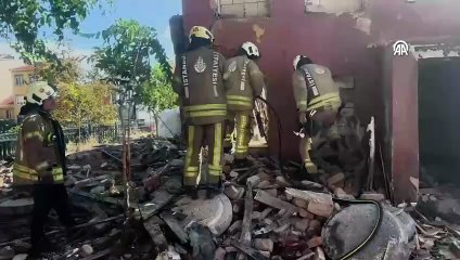 İstanbul'da 2 katlı bina çöktü