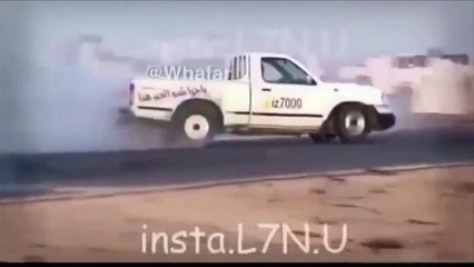 بالفيديو - مفحط سعودي يدهس شاباً في مشهدٍ مأساوي
