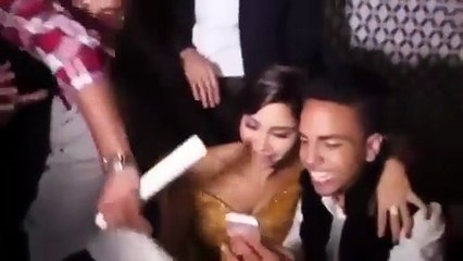 بالفيديو..معجب يبالغ في حبه لـ"شيرين عبدالوهاب"