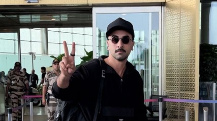 एयरपोर्ट पर ऑल ब्लैक लुक में दिखे Ranbir Kapoor