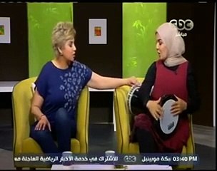 أغرب فيديو لمذيعة مصرية تعزف على "الطبلة" بحرفية