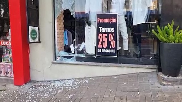 Loja de roupas é alvo de arrombamento no Centro de Cascavel