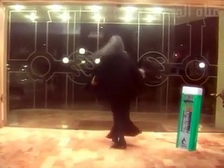 شاهدي النجمة هيفاء وهبي في أوّل ظهور لها على شاشات التلفزيون