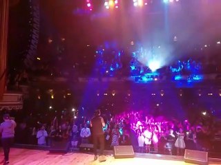 تامر حسني يتسبب في غلق شوارع لوس أنجلوس .. فيديو