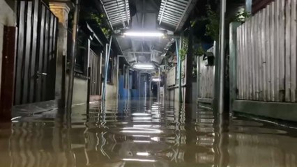 Koh Kret Flooded Water rises higher #KohKret #ThailandFlood #ChaoPhraya #Nonthaburi #FloodUpdate
