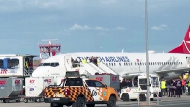 Küresel Sumud Filosu'ndaki Türk ve yabancı aktivistleri taşıyan uçak İstanbul'da