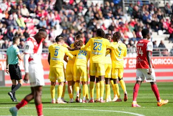Ligue 2 : Grenoble surprend Reims dans un match ultra-spectaculaire