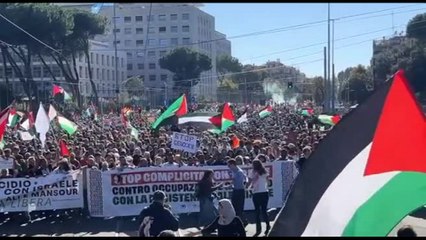E' partito il grande corteo a sostegno di Gaza e della Flotilla a Roma