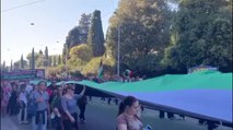 Manifestazione ProPal: ecco il passaggio dello striscione «7 ottobre Resistenza»