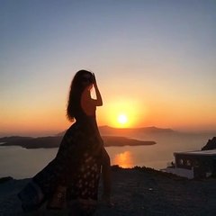 شاهدي ميريام فارس فوق الجبال بهذا الفستان المتطاير..فيديو
