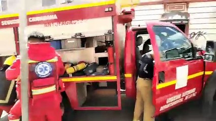 Incendio en restaurante de San Pedro moviliza a bomberos y policías en La Paz
