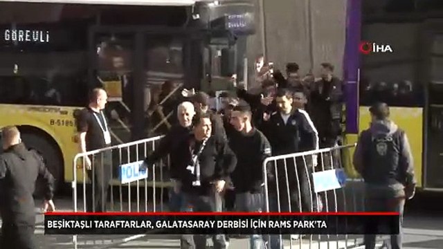 Beşiktaş taraftarları Galatasaray derbisi için Rams Park'ta