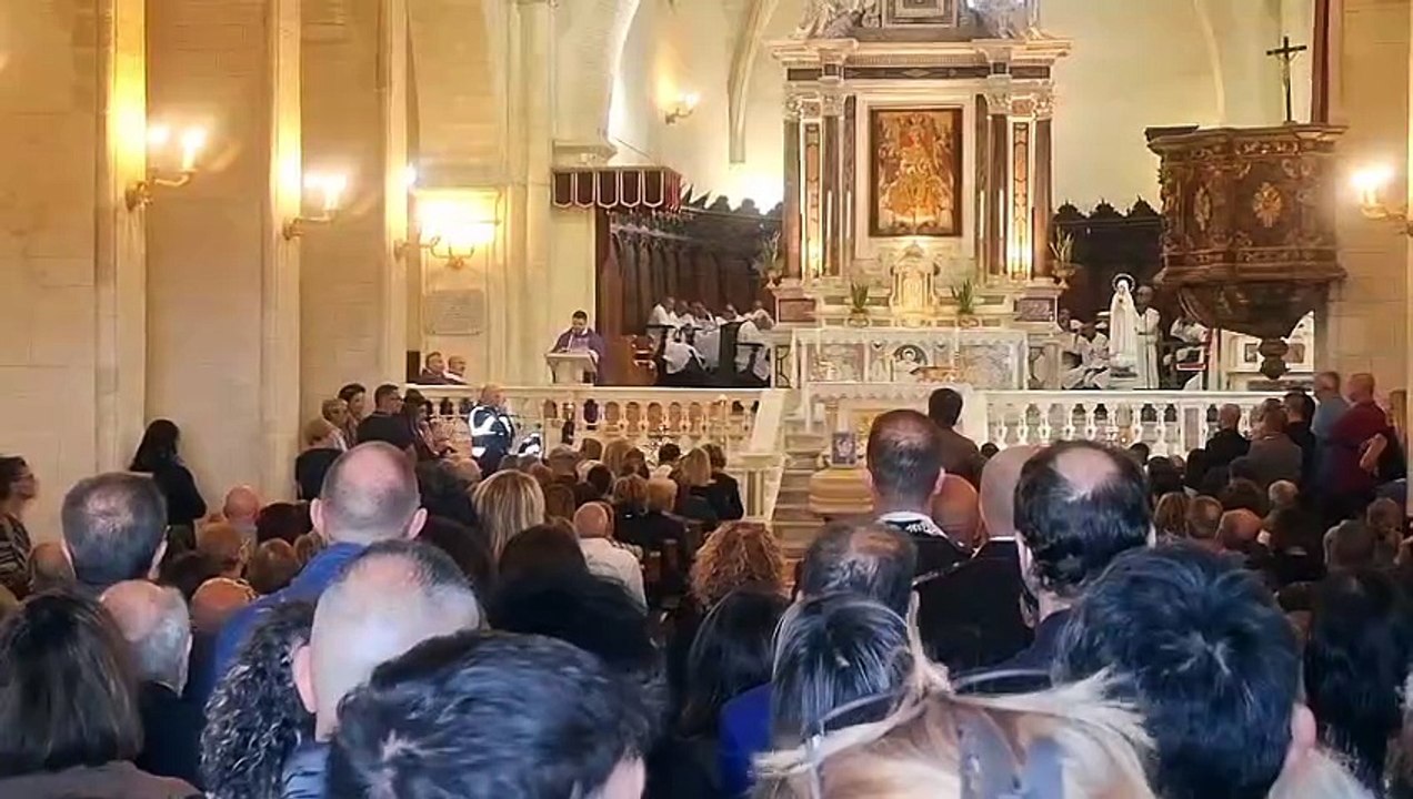 L'addio a Cinzia Pinna, l'omelia del parroco: "Facciamo tacere le nostre parole"