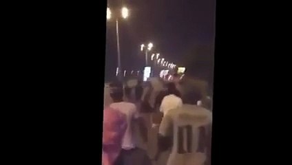 بالفيديو - سعوديون يُلقّنون متحرّشاً درساً لن ينساه