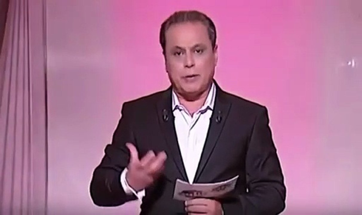فنّانة تونسية تثير استياء المشاهدين بفستان شفّاف دون ملابس تحته في أحد البرامج!