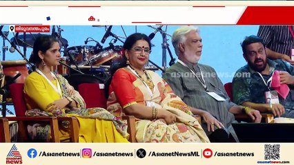 മലയാളത്തിന്റെ ആദരം മോഹൻലാലിന് പൊന്നാട അണിയിച്ച് ശിൽപ്പവും കാവ്യപത്രവും നൽകി മുഖ്യമന്ത്രി