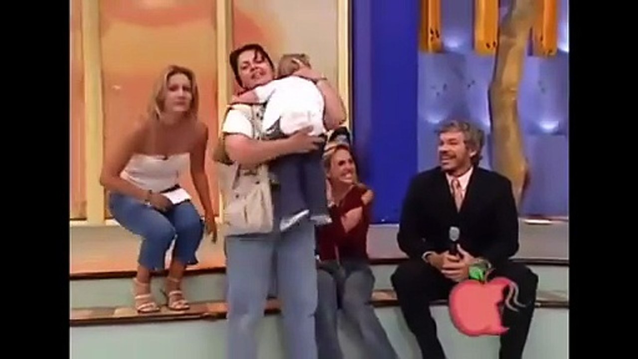 بالفيديو أسد يهجم على طفلة بالاستديو..على الهوا...