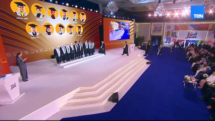 لحظة فخر لمصر.. السيدة انتصار السيسي تكرم كوكبة من أوائل الدبلومات الفنية