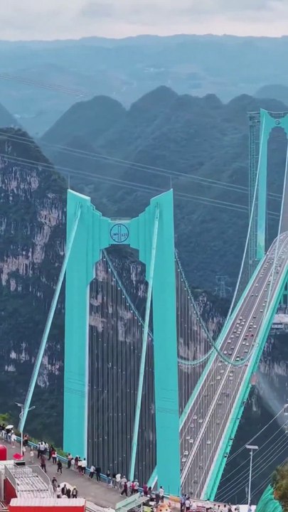 China inaugura oficialmente el puente más alto del mundo: a más de 800 metros