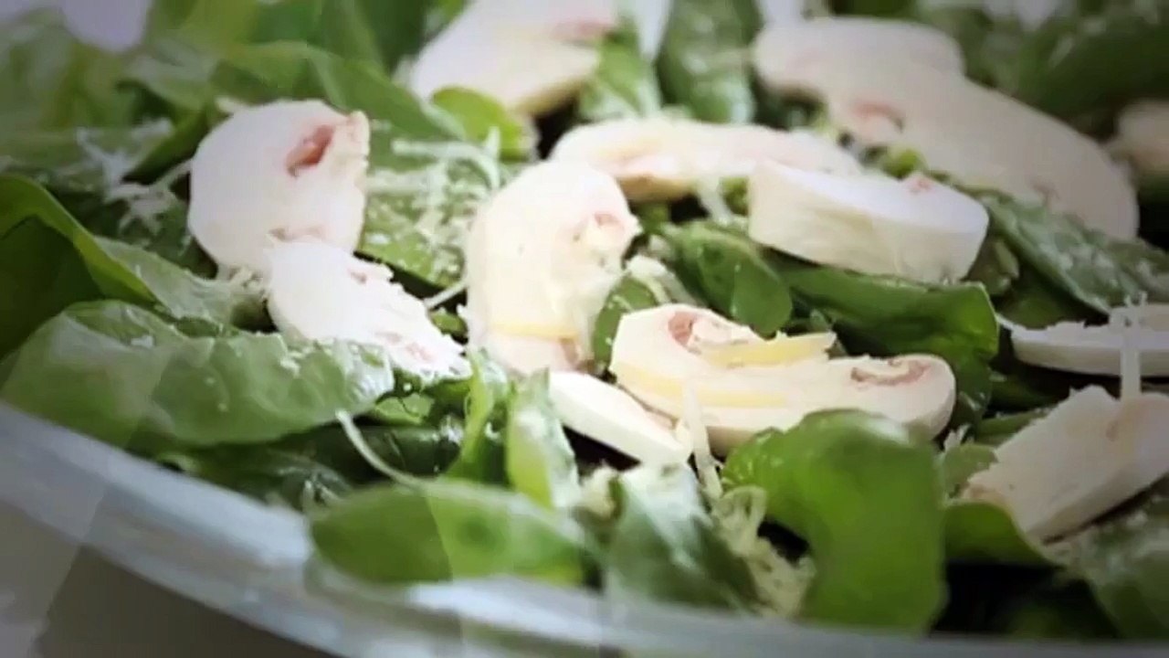 أسهل طريقة لتحضير سلطة السيزر