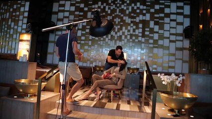 اكتشفي كيف كانت أجواء التصوير في فيديو من الكواليس