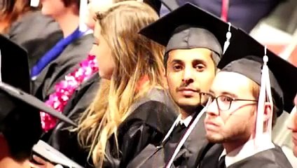 بالفيديو- سعودي يحتفل بتخرّجه بفيديو مؤثّر