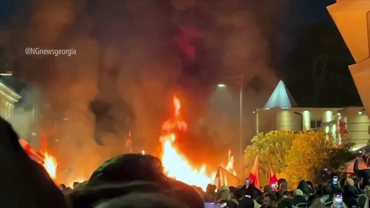 Widespread protests broke out in Georgia in front of the presidential palace!