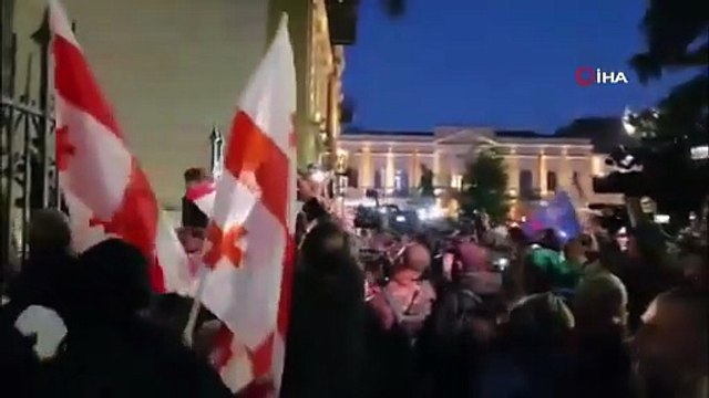 Seçim sonuçlarının ardından Gürcistan karıştı: Sokaklar savaş alanına döndü!