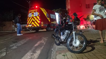 Jovem de 20 anos fica ferida em colisão entre moto e carro na Rua Veneza