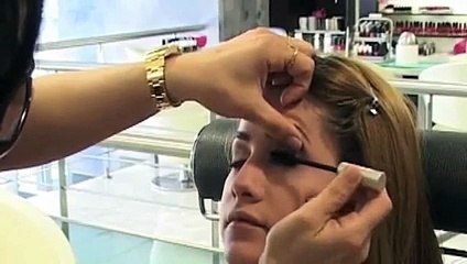 خطوات وضع المكياج من هالة عجم