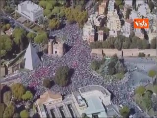 Un fiume di gente al corteo pro Gaza a Roma, le immagini dagli elicotteri della Polizia
