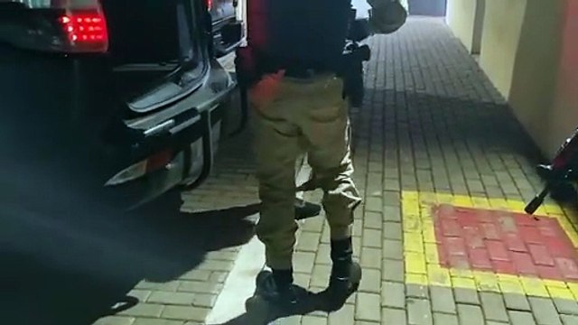 Homem é preso e levado á delegacia de Cascavel após matar desafeto