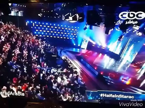 هيفا وهبي حافية على مسرح ستار أكاديمي