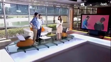 بالفيديو - مذيعة العربية ترقص "بربس" على الهواء