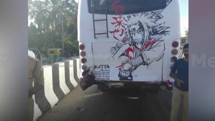 കോഴിക്കോട് നിർത്തിയിട്ട ടൂറിസ്റ്റ് ബസിന് പിന്നിൽ കാറിടിച്ചു;  7 പേർക്ക്  പരിക്ക്