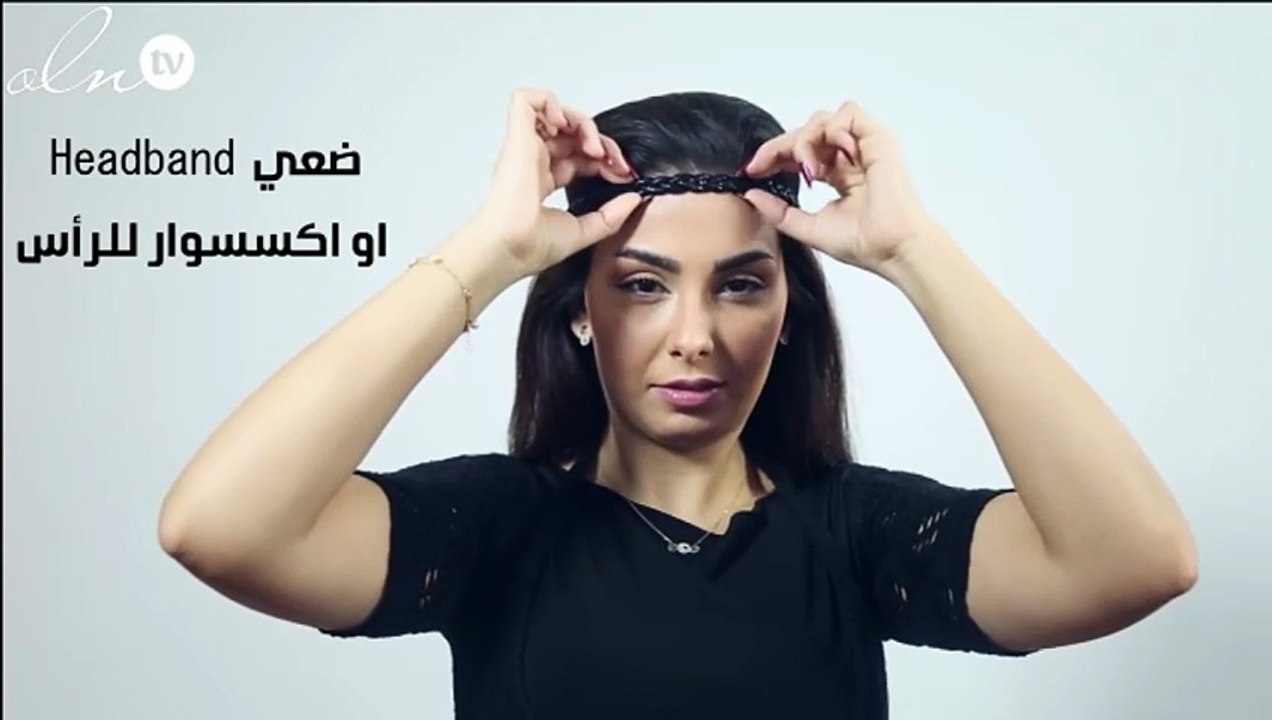 تسريحة شعر بسيطة مع أكسسوار الشعر