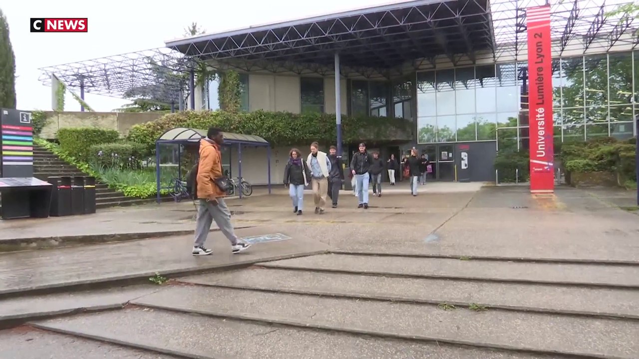 Visas étudiants : un secteur stratégique délégué aux universités
