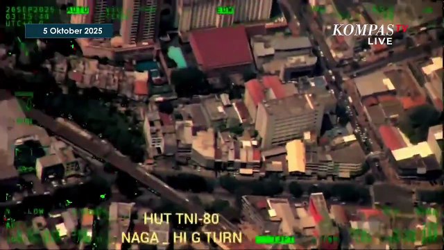 Keren! Raungan Falcon TNI AU hingga Manuver F-16 di Langit Monas Meriahkan HUT ke-80 TNI