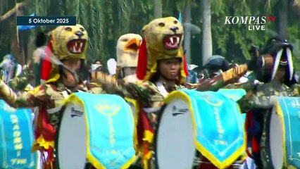 Takjub! Hormat Prabowo ke Defile Pasukan hingga Atraksi Pesawat Tempur di HUT ke-80 TNI