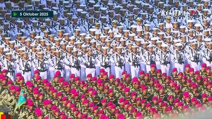 [FULL] Berbaris! Aksi Parade Pasukan Meriahkan HUT ke-80 TNI di Monas