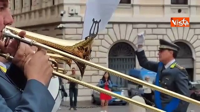 Riparte Montecitorio a porte aperte con auto storiche e la Banda della Guardia di Finanza
