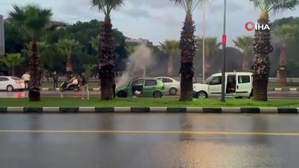 Manisa’da seyir halindeki otomobil alev aldı