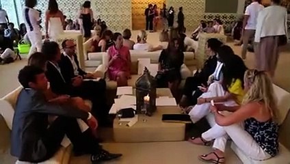 مقابلة حصرية مع كارل لاغرفيلد خلال عرض Chanel Cruise 2015  بدبي