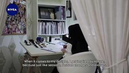 مما تستوحي سارة المدني تصاميم عباياتها؟