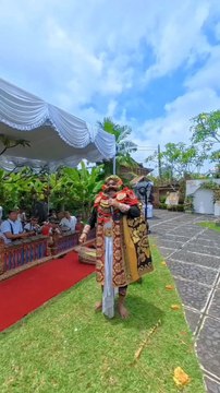 Pragina adalah sebutan dalam budaya Bali untuk seniman panggung terutama penari dan pemain seni drama yang merupakan profesi kesenimanan yang penting dalam seni budaya pertunjukan tradisional Bali.#PraginaBali #PemainDrama #SenimanBali #SeniDramaBali